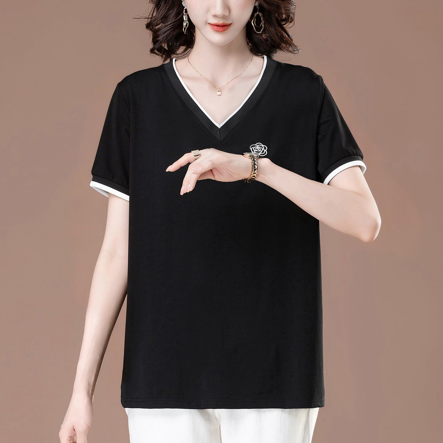 Embroidered loose V-neck short sleeved top