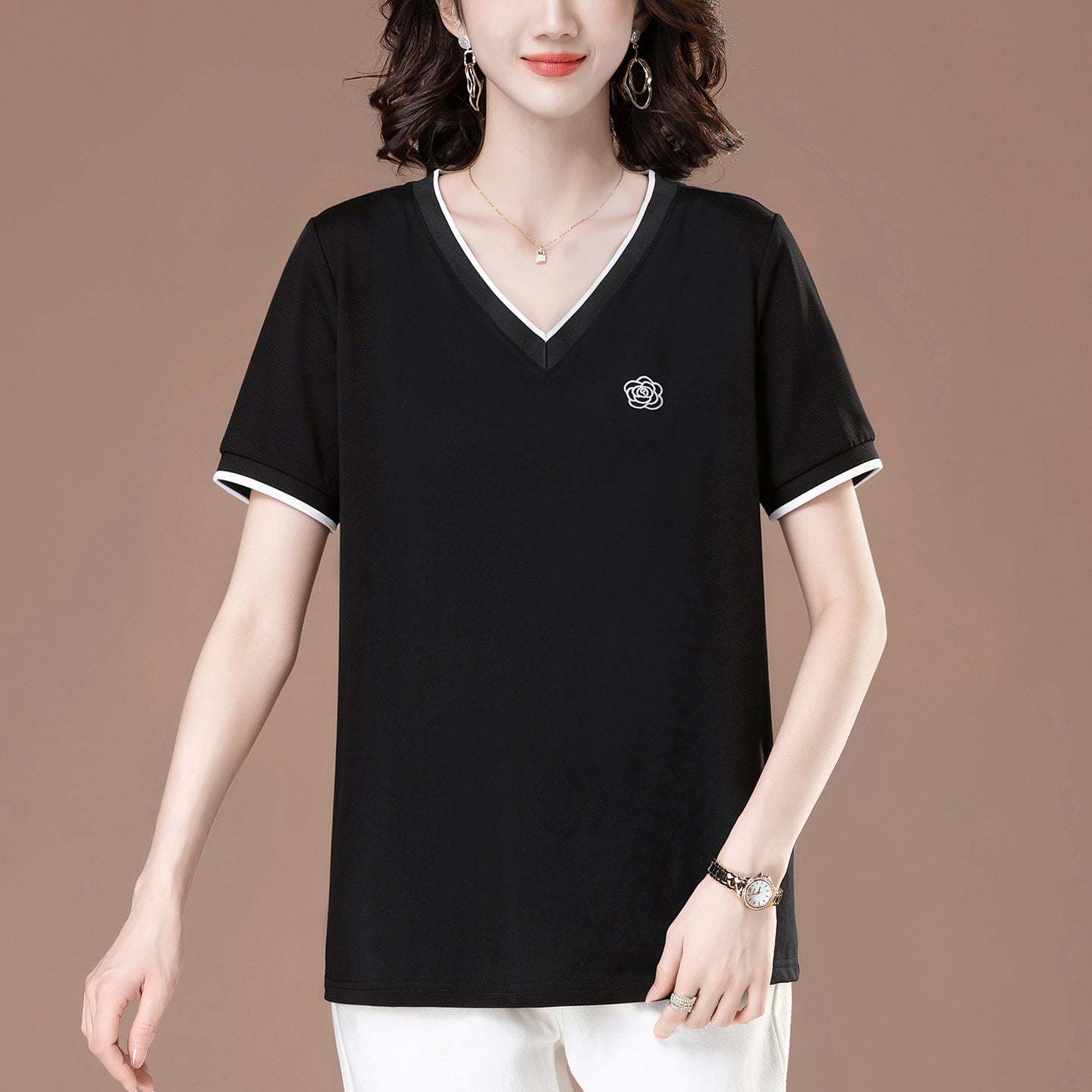 Embroidered loose V-neck short sleeved top
